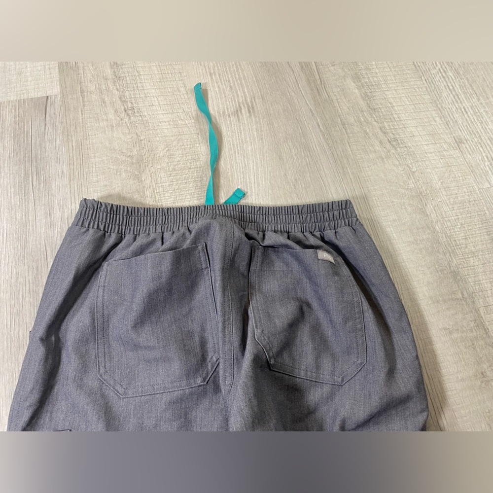 Gray Fig Scrub Pants Size Small - Picture 6 of 7